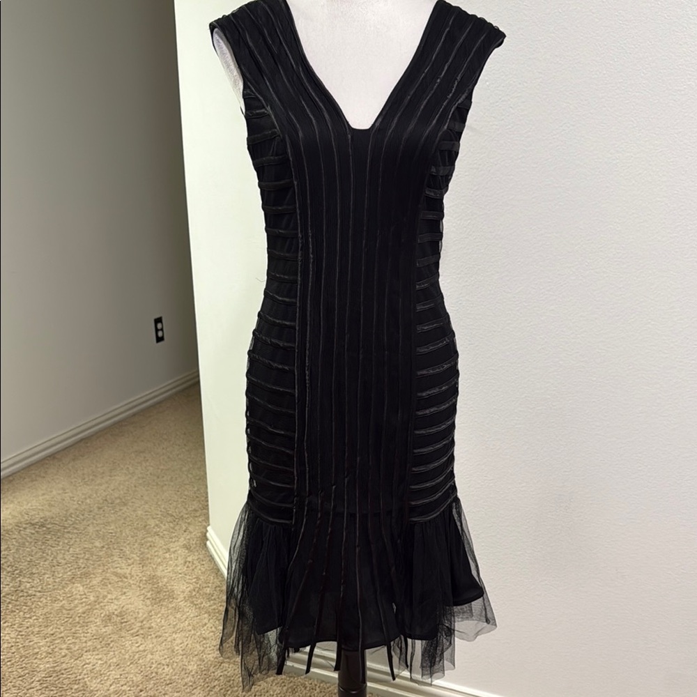 Adrianna Papell Black Ruched V-Neck Midi Dress
